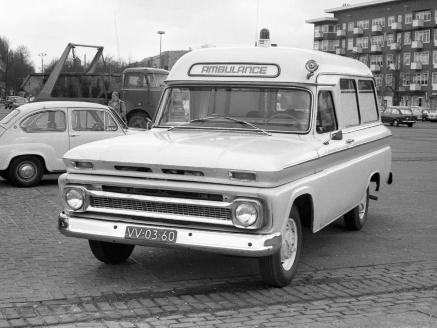  Chevrolet C14 12-ton Suburban Ambulance 1965 года  (фото 1 из 1)